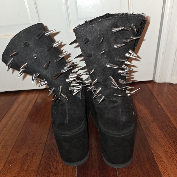 NWOB 🖤 Dolls Kill Thorny Tales Spiked Suede Platform Boots 🖤 Women's 9 - Picture 5 of 8